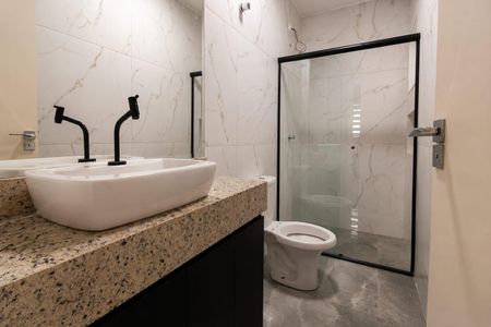 Casa de condomínio para alugar com 52m², 2 quartos e 1 vaga Casa de condomínio para alugar com 52m², 2 quartos e 1 vagaBanheiro
