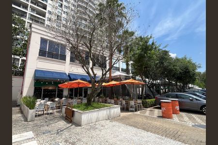 Apartamento à venda com 166m², 4 quartos e 3 vagas Apartamento à venda com 166m², 4 quartos e 3 vagasÁrea comum - Comércio