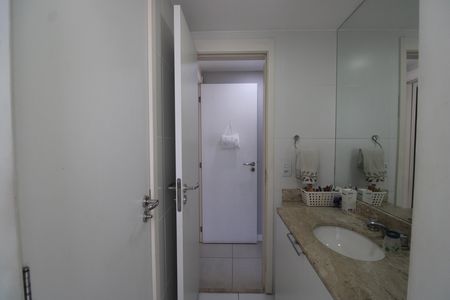 Apartamento à venda com 166m², 4 quartos e 3 vagasBanheiro canadense das suítes 2 e 3