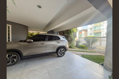 Casa à venda com 366m², 3 quartos e 4 vagas Casa à venda com 366m², 3 quartos e 4 vagasGaragem
