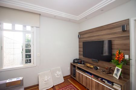 Casa à venda com 366m², 3 quartos e 4 vagas Casa à venda com 366m², 3 quartos e 4 vagasQuarto 1