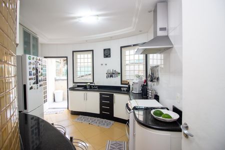 Casa à venda com 366m², 3 quartos e 4 vagas Casa à venda com 366m², 3 quartos e 4 vagasCozinha