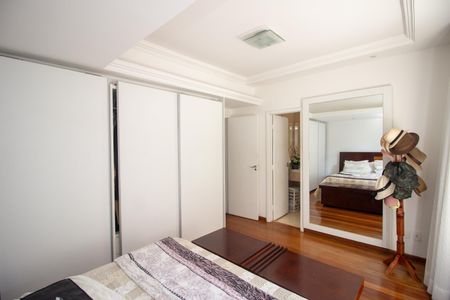 Casa à venda com 366m², 3 quartos e 4 vagas Casa à venda com 366m², 3 quartos e 4 vagasQuarto Suíte
