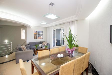 Sala de casa à venda com 3 quartos, 366m² em Europa, Contagem