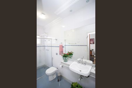 Casa à venda com 366m², 3 quartos e 4 vagas Casa à venda com 366m², 3 quartos e 4 vagasBanheiro da Suíte 1