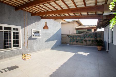 Casa à venda com 366m², 3 quartos e 4 vagas Casa à venda com 366m², 3 quartos e 4 vagasÁrea de Serviço