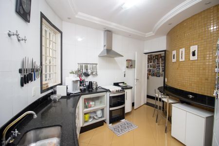 Casa à venda com 366m², 3 quartos e 4 vagas Casa à venda com 366m², 3 quartos e 4 vagasCozinha