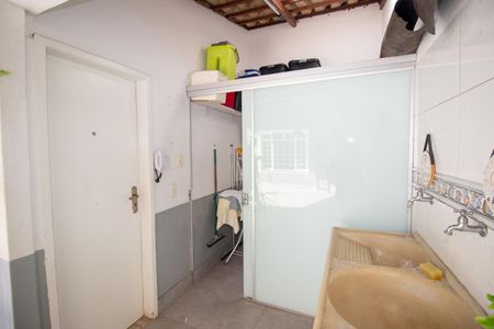 Casa à venda com 366m², 3 quartos e 4 vagas Casa à venda com 366m², 3 quartos e 4 vagasÁrea de Serviço