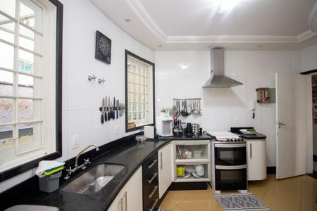 Casa à venda com 366m², 3 quartos e 4 vagas Casa à venda com 366m², 3 quartos e 4 vagasCozinha