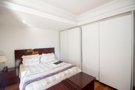 Casa à venda com 366m², 3 quartos e 4 vagas Casa à venda com 366m², 3 quartos e 4 vagasQuarto Suíte