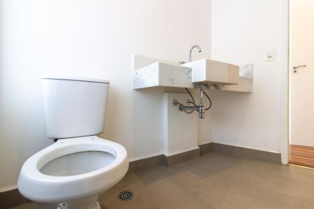 Apartamento para alugar com 95m², 2 quartos e 1 vaga Apartamento para alugar com 95m², 2 quartos e 1 vagaBanheiro da Suíte