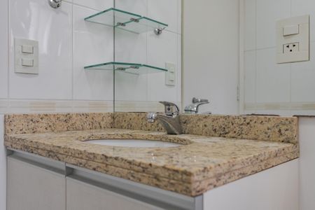 Apartamento para alugar com 77m², 2 quartos e 2 vagasBanheiro
