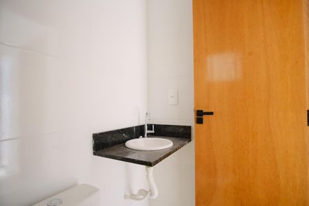 Banheiro de apartamento à venda com 1 quarto, 40m² em Vila Carrão, São Paulo