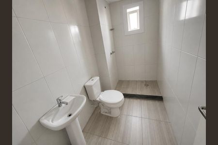 Banheiro de apartamento para alugar com 1 quarto, 31m² em Restinga velha, Porto Alegre