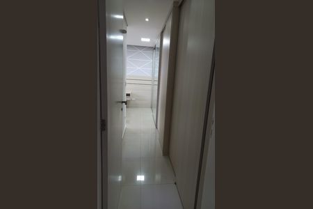 Corredor de apartamento à venda com 3 quartos, 74m² em Vila Castelo, São Paulo