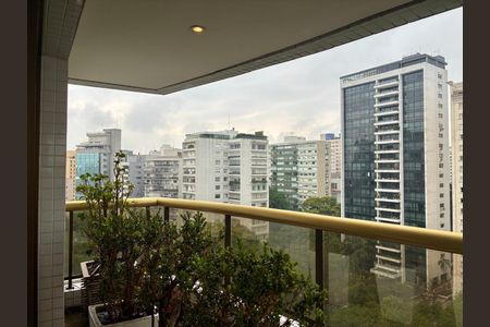 Apartamento à venda com 330m², 3 quartos e 4 vagasVaranda