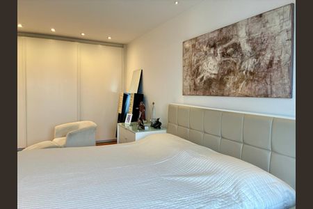 Apartamento à venda com 330m², 3 quartos e 4 vagasQuarto
