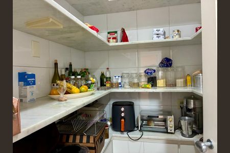 Apartamento à venda com 330m², 3 quartos e 4 vagasDespensa