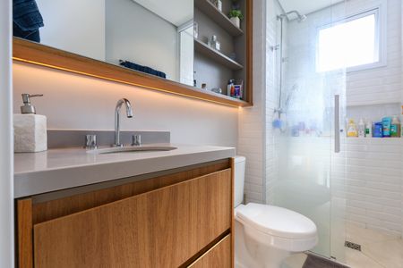Apartamento à venda com 76m², 2 quartos e 2 vagas Apartamento à venda com 76m², 2 quartos e 2 vagasBanheiro da Suíte