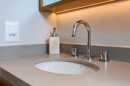Apartamento à venda com 76m², 2 quartos e 2 vagas Apartamento à venda com 76m², 2 quartos e 2 vagasBanheiro da Suíte