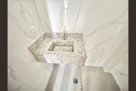 Apartamento à venda com 48m², 2 quartos e sem vaga Apartamento à venda com 48m², 2 quartos e sem vagaBanheiro