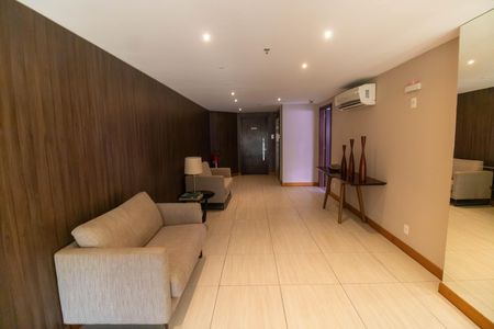 Apartamento à venda com 70m², 2 quartos e 1 vaga Apartamento à venda com 70m², 2 quartos e 1 vagaPortaria