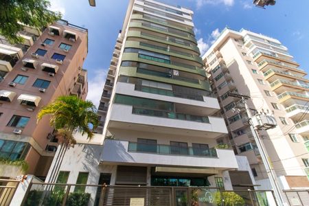 Apartamento à venda com 70m², 2 quartos e 1 vaga Apartamento à venda com 70m², 2 quartos e 1 vagaFachada