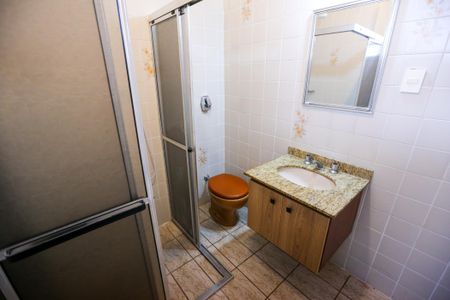 Casa à venda com 280m², 3 quartos e 1 vaga Casa à venda com 280m², 3 quartos e 1 vagaBanheiro- Casa 2