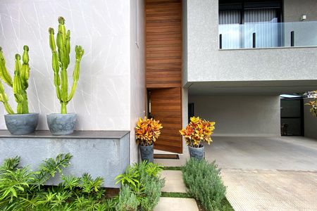 Casa de condomínio à venda com 470m², 5 quartos e 4 vagasEntrada