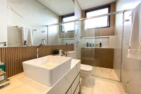 Casa de condomínio à venda com 470m², 5 quartos e 4 vagasBanheiro da Suíte 3