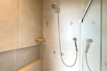 Casa de condomínio à venda com 470m², 5 quartos e 4 vagasBanheiro da Suíte 4