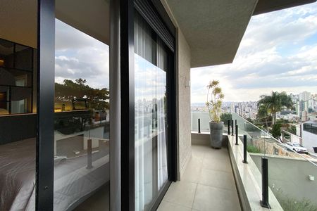 Casa de condomínio à venda com 470m², 5 quartos e 4 vagasVaranda da Suite 3