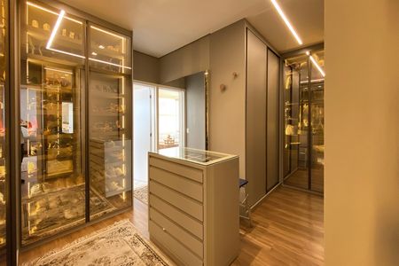 Casa de condomínio à venda com 470m², 5 quartos e 4 vagasCloset da suíte 1
