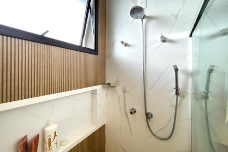 Casa de condomínio à venda com 470m², 5 quartos e 4 vagasBanheiro da Suíte 2