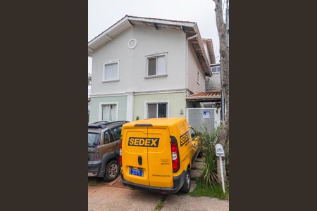 Casa à venda com 120m², 2 quartos e 2 vagas Casa à venda com 120m², 2 quartos e 2 vagasFachada