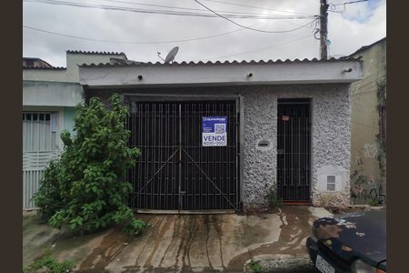 Casa à venda com 179m², 1 quarto e 2 vagas Casa à venda com 179m², 1 quarto e 2 vagasFachada