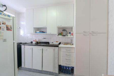 Apartamento à venda com 60m², 2 quartos e sem vaga Apartamento à venda com 60m², 2 quartos e sem vagaCozinha e Área de Serviço