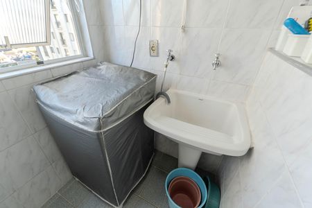 Apartamento à venda com 60m², 2 quartos e sem vaga Apartamento à venda com 60m², 2 quartos e sem vagaCozinha e Área de Serviço