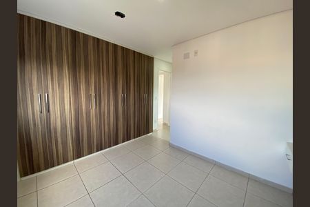 Apartamento à venda com 82m², 3 quartos e 2 vagas Apartamento à venda com 82m², 3 quartos e 2 vagasQuarto Suíte