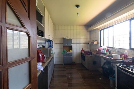 Casa à venda com 230m², 2 quartos e 5 vagas Casa à venda com 230m², 2 quartos e 5 vagasCozinha