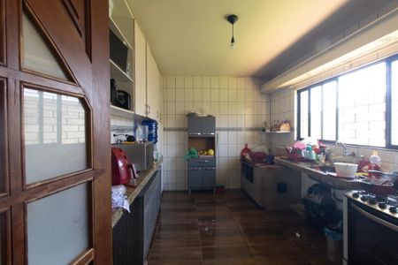 Casa à venda com 230m², 2 quartos e 5 vagas Casa à venda com 230m², 2 quartos e 5 vagasCozinha