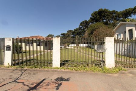 Casa à venda com 230m², 2 quartos e 5 vagas Casa à venda com 230m², 2 quartos e 5 vagasFachada