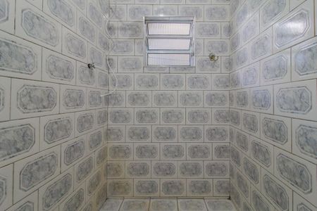 Banheiro de casa para alugar com 1 quarto, 30m² em Jardim Araguaia, Mauá