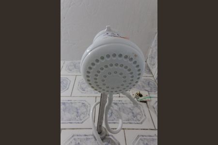 Detalhe do banheiro de casa para alugar com 1 quarto, 30m² em Jardim Araguaia, Mauá