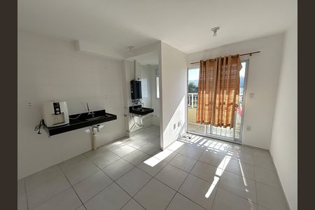 Sala de apartamento para alugar com 2 quartos, 40m² em Del Castilho, Rio de Janeiro