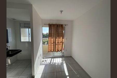 Sala de apartamento para alugar com 2 quartos, 40m² em Del Castilho, Rio de Janeiro