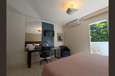 Escritorio desde quarto de kitnet/studio para alugar com 1 quarto, 38m² em Praia do Pecado, Macaé