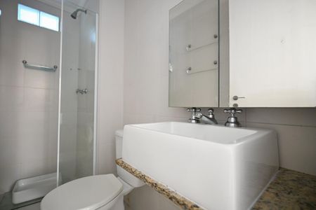Banheiro de apartamento para alugar com 2 quartos, 55m² em Morumbi, São Paulo
