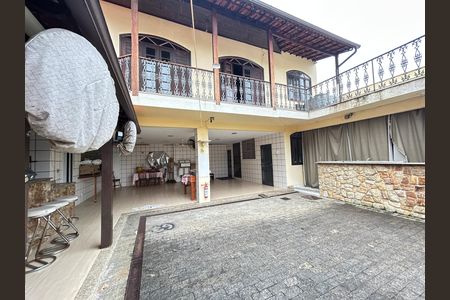 Casa para alugar com 493m², 5 quartos e 8 vagasFachada