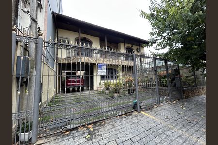 Casa para alugar com 493m², 5 quartos e 8 vagasFachada + placa